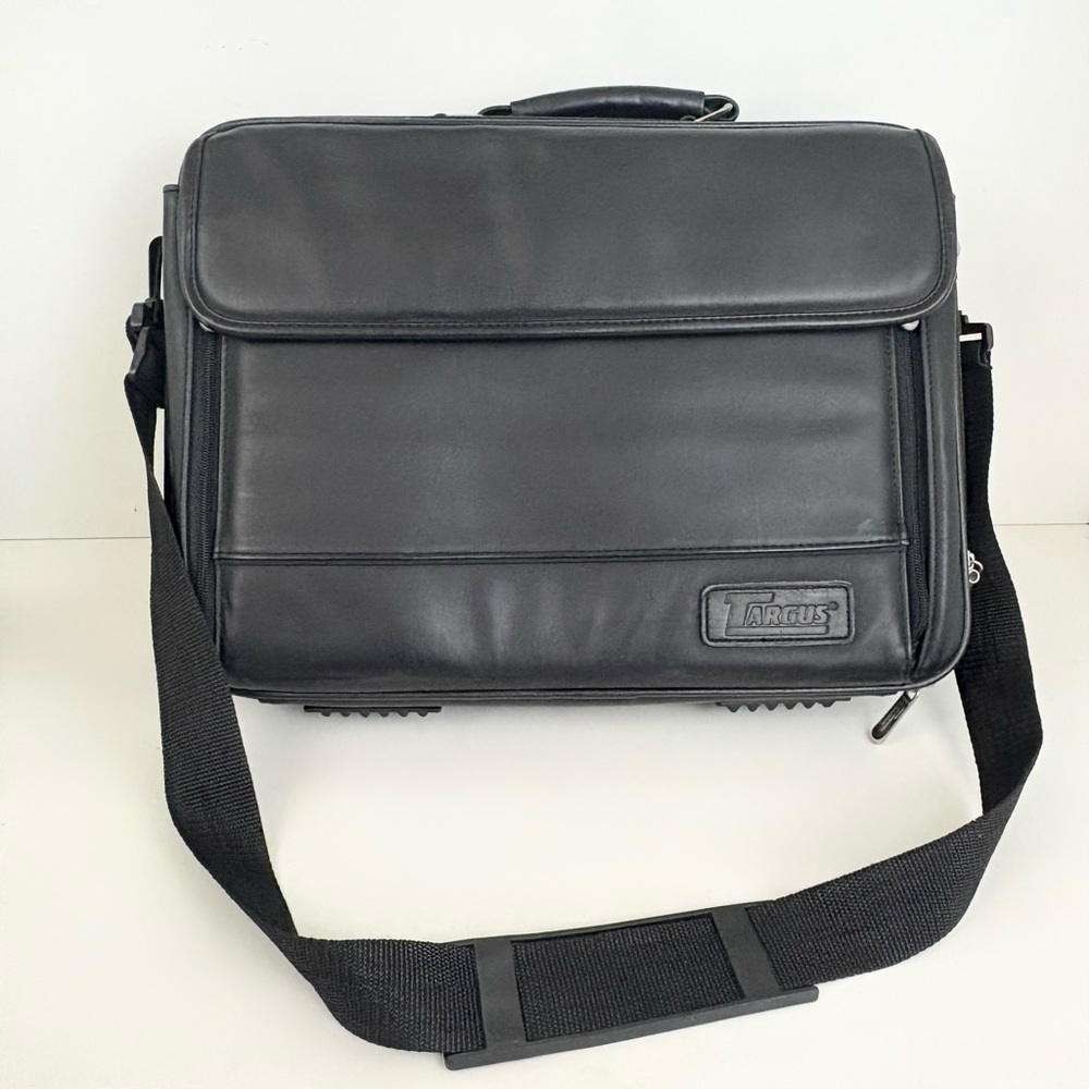 Targus Briefcase With Multiple Pockets